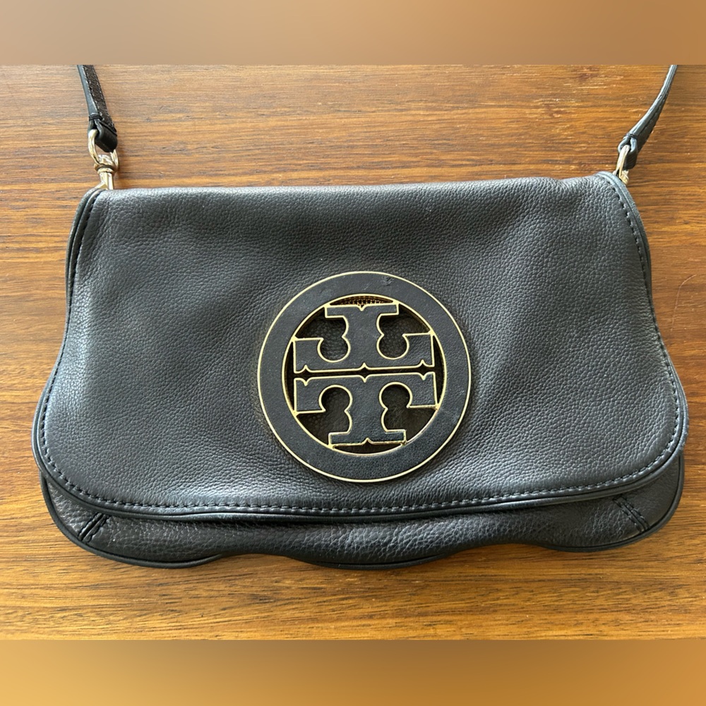 Tory Burch Black Leather Shoulder Bag with Gold Logo - Picture 3 of 6